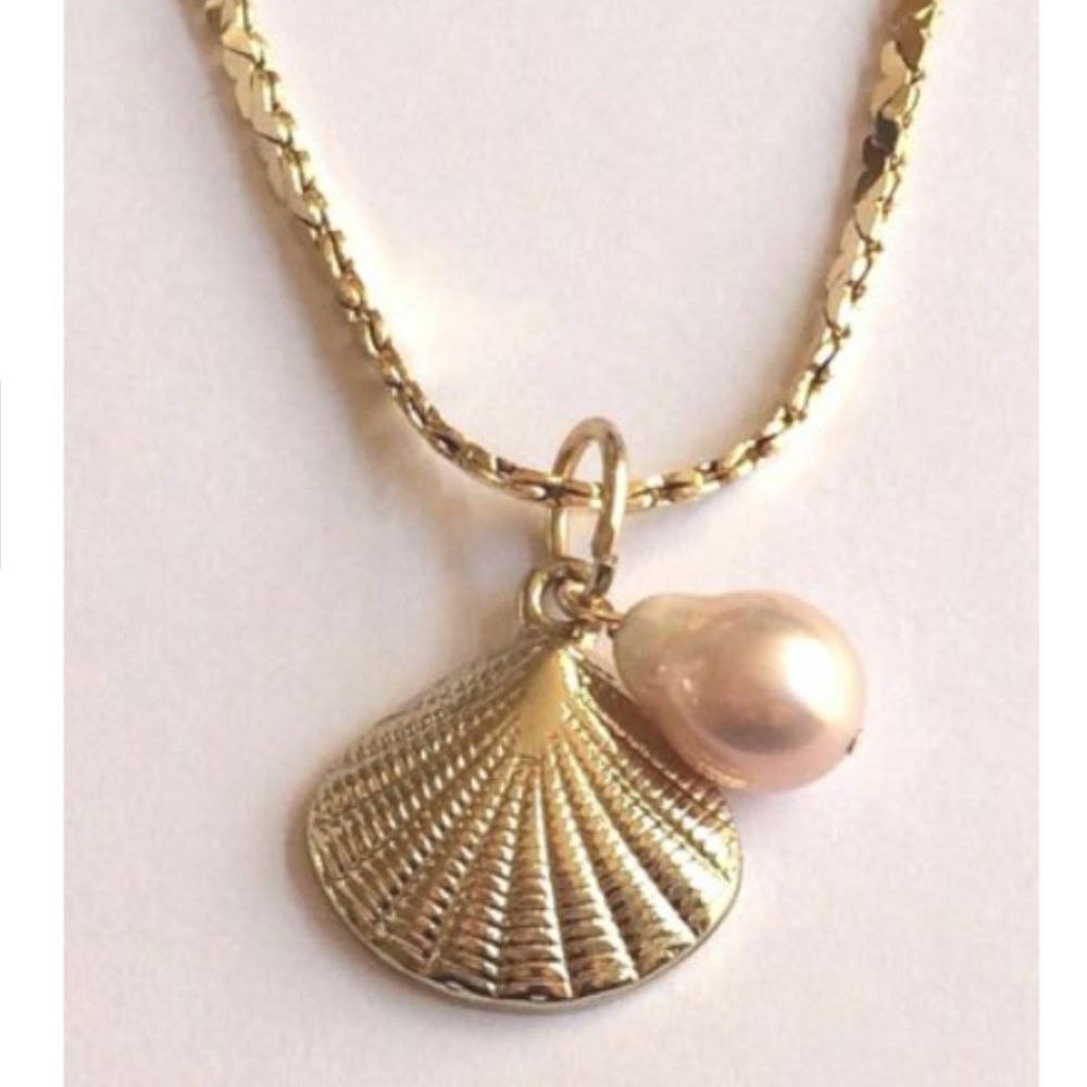 Gold Scallop Shell Pearl Necklace 18" Freshwater